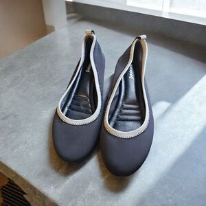 Betabrand Women's Black Ballet-shoes sz 8 Flats Office Casual Commuter Neoprene